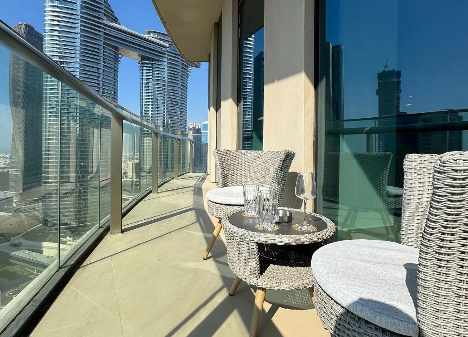 Dubai Mall Direct Access Apartment - Burj Vista